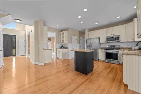Entry Way - 2538 Needham Ct, Aurora, IL 60503 photo 3 of 4