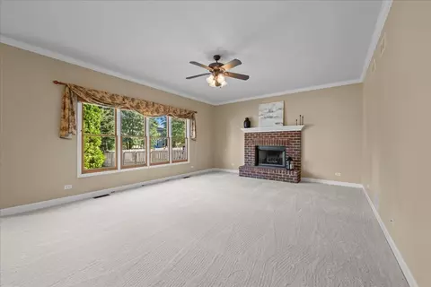 Living - 2538 Needham Ct, Aurora, IL 60503 photo 2 of 4