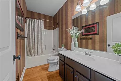 Bath - 2538 Needham Ct, Aurora, IL 60503 photo 1 of 4