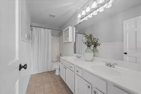 Bath - 2538 Needham Ct, Aurora, IL 60503 photo 4 of 4