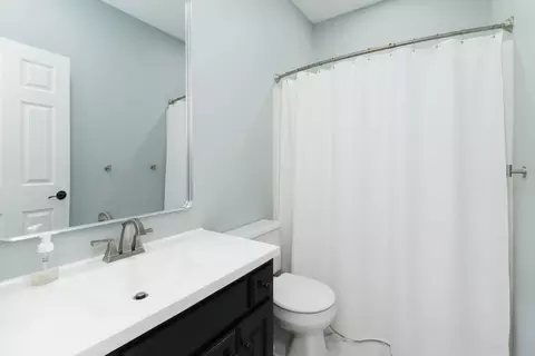 Bath - 1908 Crimson Ln, Bloomington, IL 61704 photo 5 of 6
