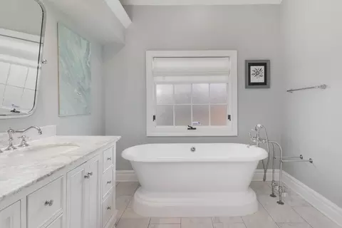 Bath - 1908 Crimson Ln, Bloomington, IL 61704 photo 4 of 6