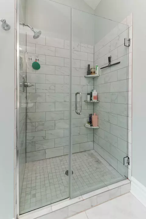 Bath - 1908 Crimson Ln, Bloomington, IL 61704 photo 3 of 6