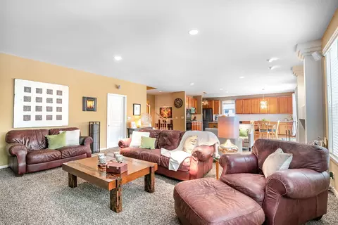 Living - 1491 Greystone Dr, Gurnee, IL 60031 photo 4 of 6