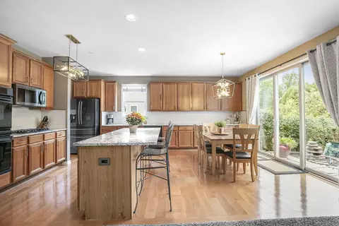 Kitchen - 1491 Greystone Dr, Gurnee, IL 60031 photo 2 of 5