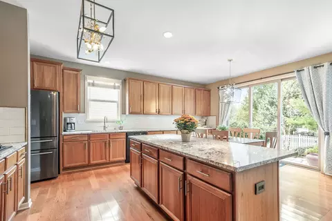 Kitchen - 1491 Greystone Dr, Gurnee, IL 60031 photo 3 of 5