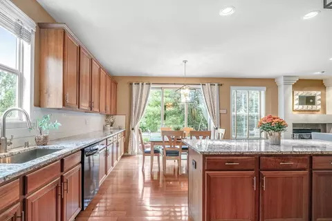 Kitchen - 1491 Greystone Dr, Gurnee, IL 60031 photo 5 of 5
