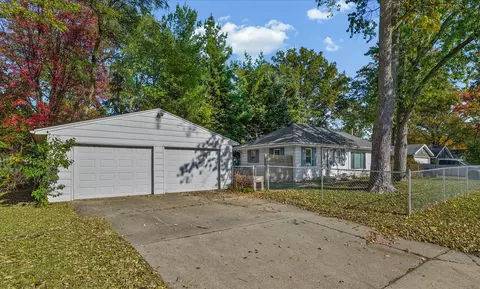 Exterior - 606 Cullom St, Normal, IL 61761 photo 7 of 9