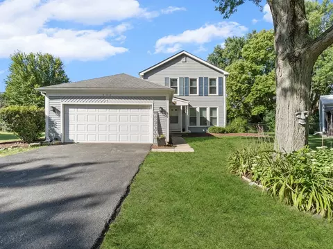 445 Travelaire Ave, Naperville, IL 60565