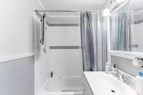 Bath - 1801 Lyons St, Evanston, IL 60201 photo 2 of 2