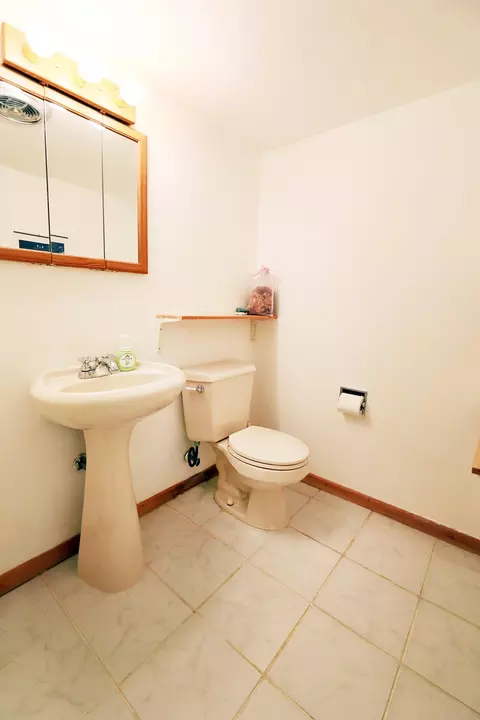 Bath - 400 Glendale Rd #400, Glenview, IL 60025 photo 2 of 2