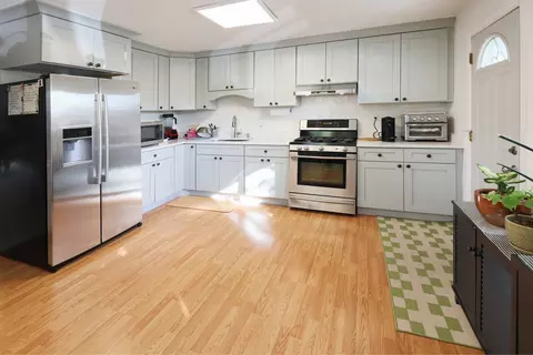 Kitchen - 400 Glendale Rd #400, Glenview, IL 60025 photo 1 of 3