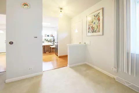 Entry Way - 400 Glendale Rd #400, Glenview, IL 60025 photo 1 of 1