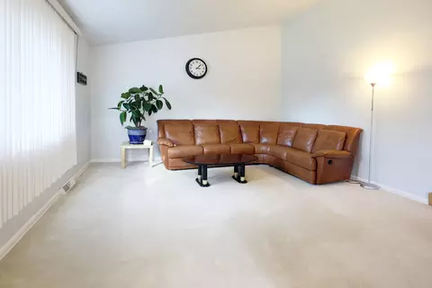 Living - 400 Glendale Rd #400, Glenview, IL 60025 photo 1 of 4