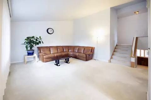 Living - 400 Glendale Rd #400, Glenview, IL 60025 photo 2 of 4