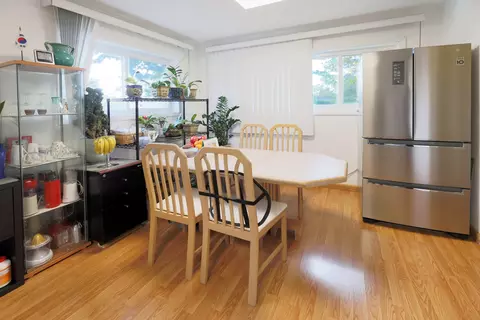 Dining - 400 Glendale Rd #400, Glenview, IL 60025 photo 2 of 2