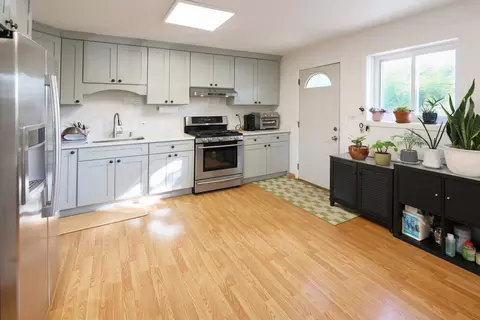 Kitchen - 400 Glendale Rd #400, Glenview, IL 60025 photo 2 of 3