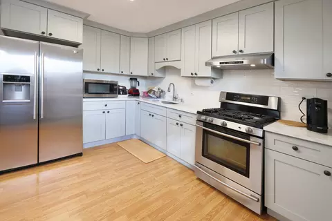 Kitchen - 400 Glendale Rd #400, Glenview, IL 60025 photo 3 of 3