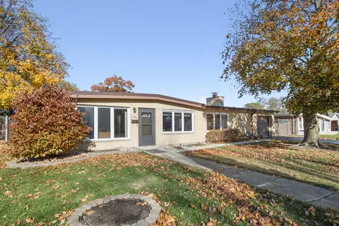 7906 W 98th St, Hickory Hills, IL 60457