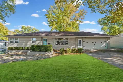903 S Longview Rd, Monticello, IL 61856