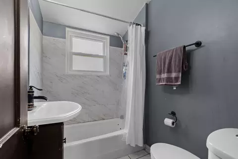 Bath - 1514 N Harrison St, Algonquin, IL 60102 photo 1 of 2