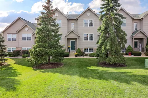 1914 S Austrian Pine St, Lockport, IL 60441
