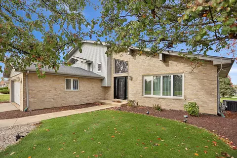 701 Wayne Dr, Crete, IL 60417