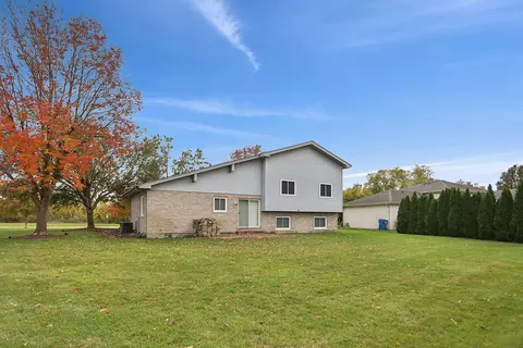 Exterior - 701 Wayne Dr, Crete, IL 60417 photo 2 of 4