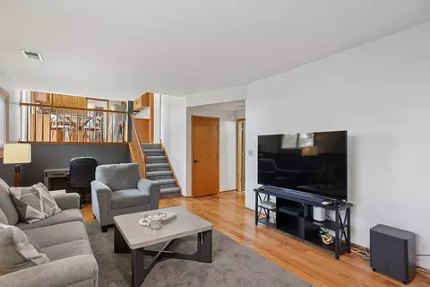 Living - 701 Wayne Dr, Crete, IL 60417 photo 4 of 4