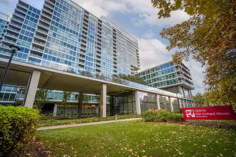 9655 Woods Dr #1304, Skokie, IL 60077