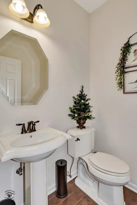 Bath - 268 Bennett Dr, Carol Stream, IL 60188 photo 1 of 5