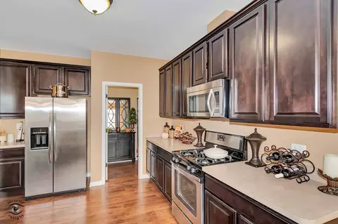Kitchen - 268 Bennett Dr, Carol Stream, IL 60188 photo 2 of 3