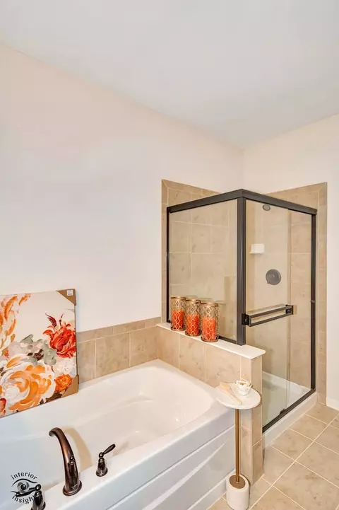 Bath - 268 Bennett Dr, Carol Stream, IL 60188 photo 3 of 5