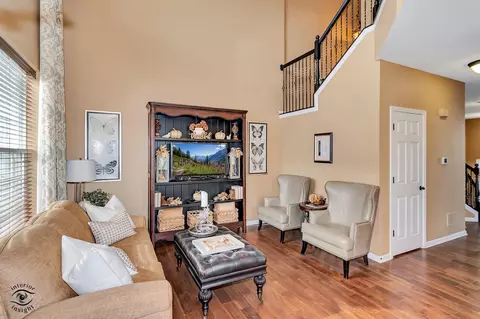 Living - 268 Bennett Dr, Carol Stream, IL 60188 photo 4 of 4