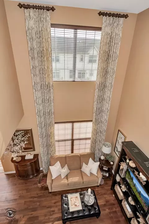 Living - 268 Bennett Dr, Carol Stream, IL 60188 photo 2 of 4