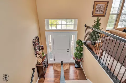 Entry Way - 268 Bennett Dr, Carol Stream, IL 60188 photo 1 of 2