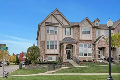 268 Bennett Dr, Carol Stream, IL 60188