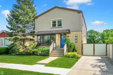 7515 W Roscoe St, Chicago, IL 60634