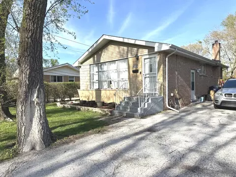 365 Sherry Ln, Chicago Heights, IL 60411