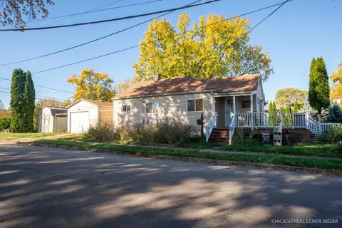 945 S 7th St, Dekalb, IL 60115