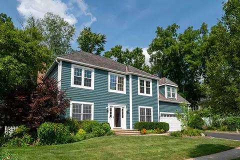 662 Waterbury Ave, Gurnee, IL 60031