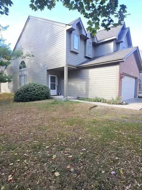 Exterior - 2013 Jeffrey Ln #2013, Elgin, IL 60123 photo 3 of 6