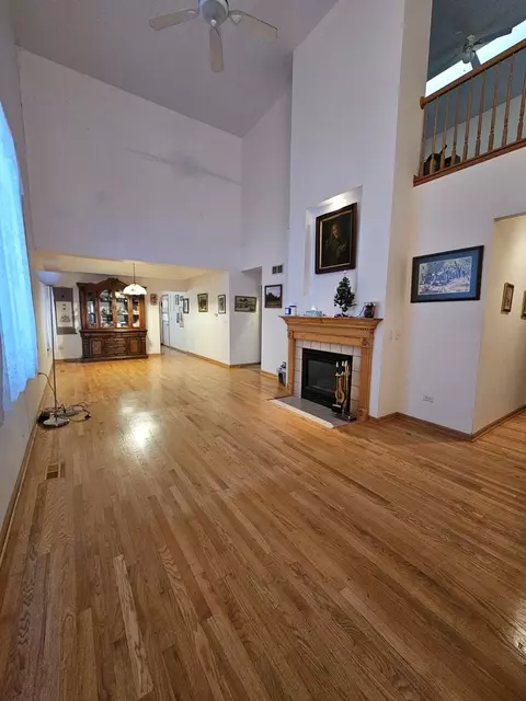 Living - 2013 Jeffrey Ln #2013, Elgin, IL 60123 photo 1 of 5