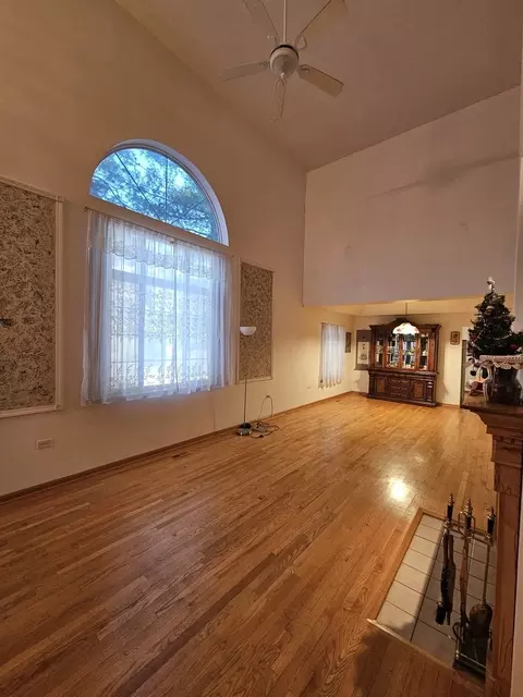 Living - 2013 Jeffrey Ln #2013, Elgin, IL 60123 photo 5 of 5