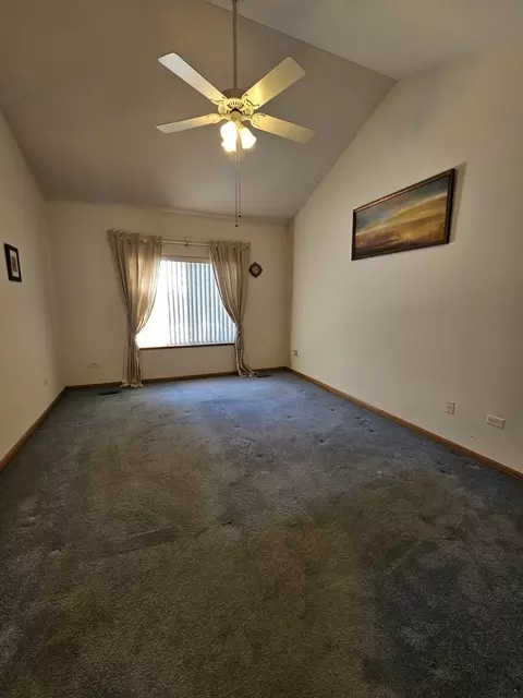 Other - 2013 Jeffrey Ln #2013, Elgin, IL 60123 photo 1 of 8