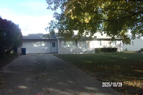714 E Sycamore St, Watseka, IL 60970