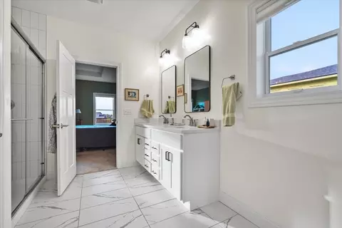 Bath - 21 Brookstone Cir, Bloomington, IL 61704 photo 1 of 3