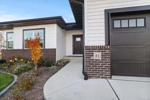 Exterior - 21 Brookstone Cir, Bloomington, IL 61704 photo 3 of 6