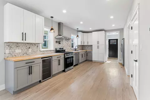 Kitchen - 5221 W Cornelia Ave, Chicago, IL 60641 photo 1 of 4