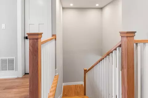 Entry Way - 5221 W Cornelia Ave, Chicago, IL 60641 photo 2 of 5